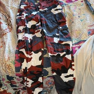 Never worn cargo pants with belt